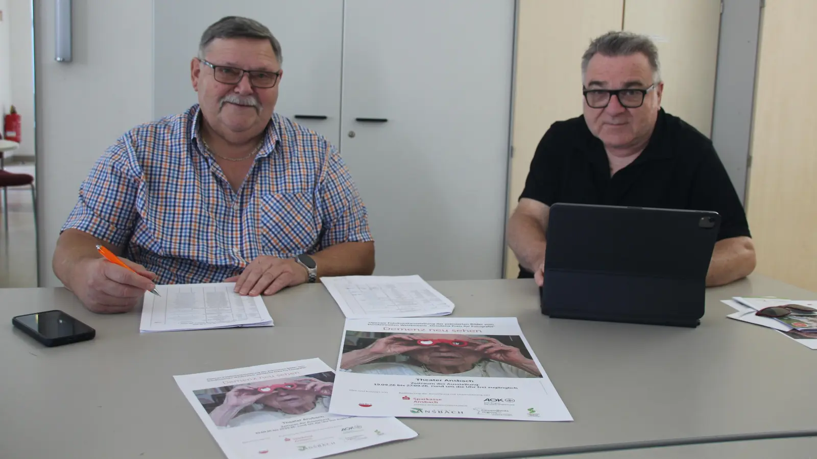 Seniorenbeiratsvorsitzender Fritz Heubeck (links) und Arbeitsgruppensprecher Peter Zeus sind überzeugt, dass es wichtig ist,mehr über das Thema Demenz zu sprechen. (Foto: Robert Maurer)
