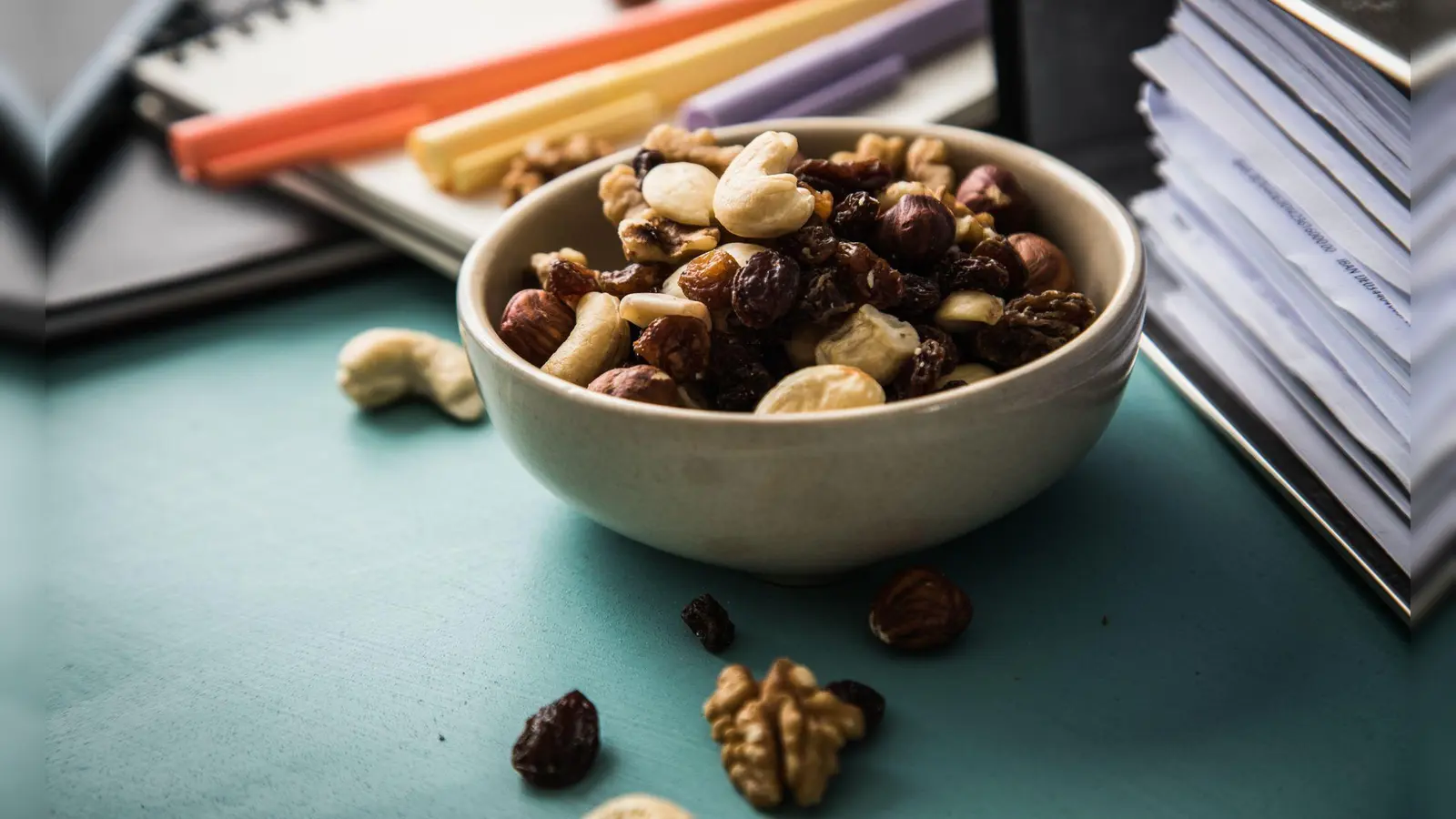 Nüsse liefern dem Körper neben hochwertigen Fetten auch Proteine.  (Foto: Christin Klose/dpa-tmn)