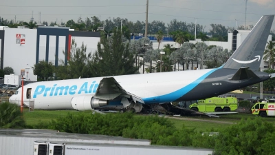 Unfall am Flughafen Miami. (Foto: Lynne Sladky/AP/dpa)