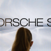 Die Porsche SE hat sich bei dem US-amerikanischen Raumfahrtunternehmen Stoke Space Technologies eingekauft. (Archivbild) (Foto: Marijan Murat/dpa)