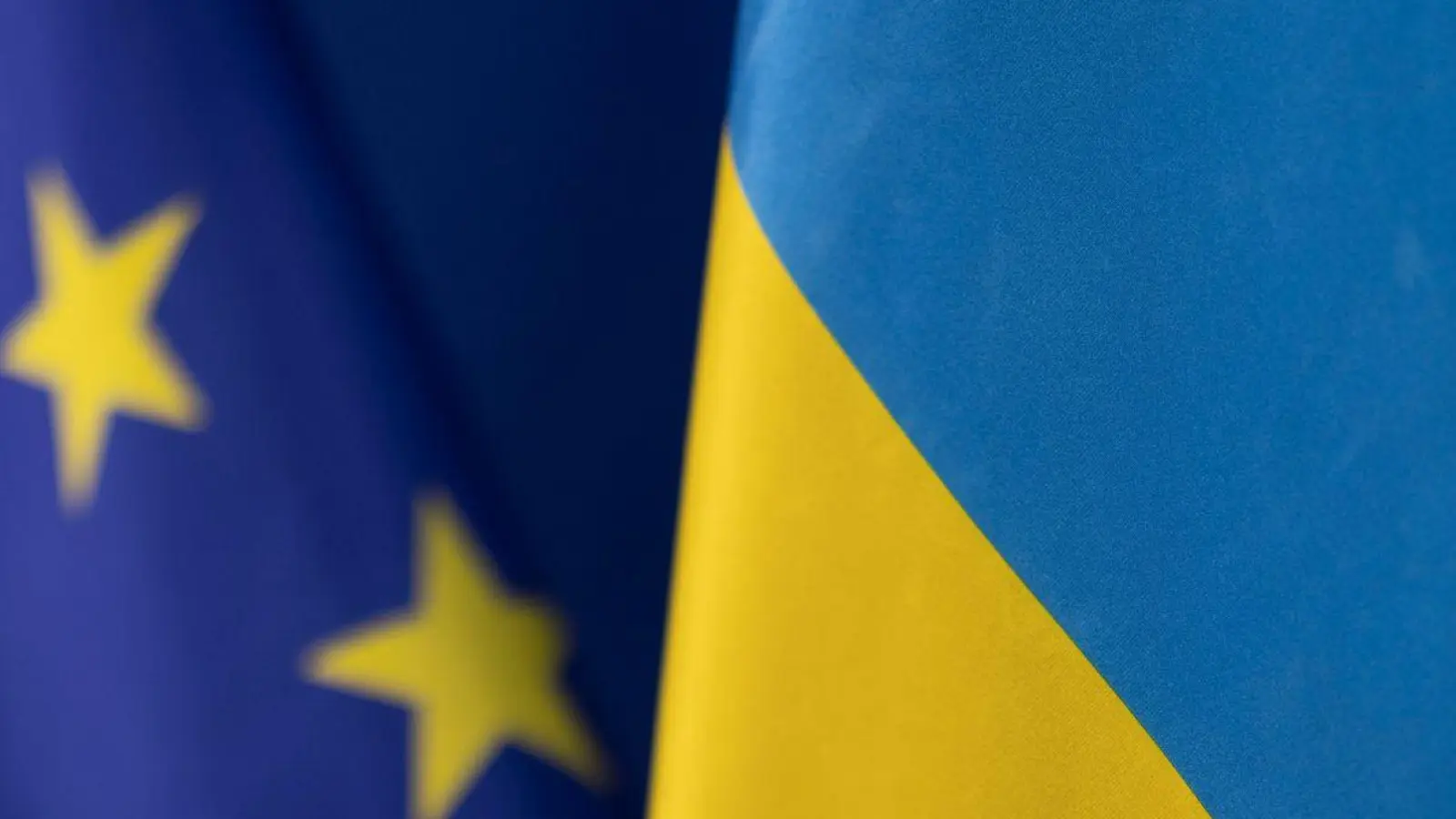 Sollte die Ukraine in die EU aufgenommen werden? In einer Umfrage verneinen 52 Prozent der Befragten das. (Foto: Christoph Reichwein/dpa)