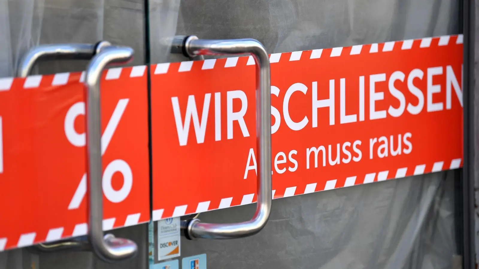 Auch im Februar haben viele Firmen Insolvenz anmelden müssen. (Symbolbild) (Foto: Martin Schutt/dpa-Zentralbild/dpa)