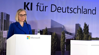 Microsoft-Deutschlandchefin Agnes Heftberger bei der Spatenstich-Feier. (Foto: Wolf von Dewitz/dpa)