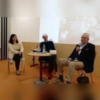 Barbara Sauer und Ruprecht Polenz (rechts) gaben beim von Ulrich Herz (Mitte) moderierten Elternabend viele wertvolle Tipps, wie man Kindern die Demokratie näherbringen kann. (Foto: Helmut Meixner)