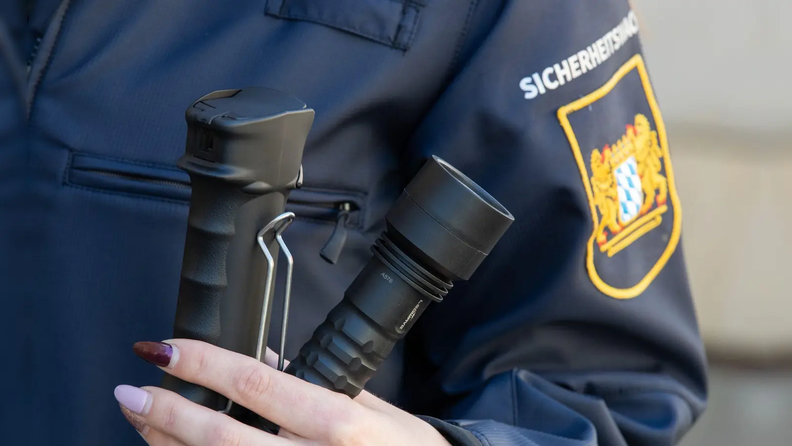 1.500 Menschen engagieren sich derzeit in Sicherheitswachten in Bayern. (Archivbild) (Foto: Daniel Karmann/dpa)