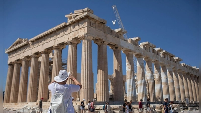 Im 19. Jahrhundert wurden Teile des Parthenon-Tempels in Athen durch einen Briten abgebaut und an das British Museum in London verkauft. (Foto: Petros Giannakouris/AP/dpa)