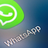 WhatsApp muss sich neben den Wettbewerbsregeln auch an weitere strengere EU-Digitalregeln halten. (Symbolbild) (Foto: Fabian Sommer/dpa)