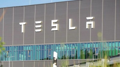 Gemeindevertreter von Grünheide hatten am Donnerstagabend einen Bebauungsplan beschlossen, der den Weg für eine Erweiterung des Tesla-Werkes freimacht. (Foto: Soeren Stache/dpa)