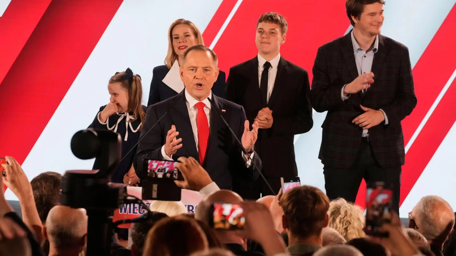 Der rechtskonservative Bewerber Nawrocki hat mit knapp 51 Prozent gesiegt. (Foto: Czarek Sokolowski/AP/dpa)