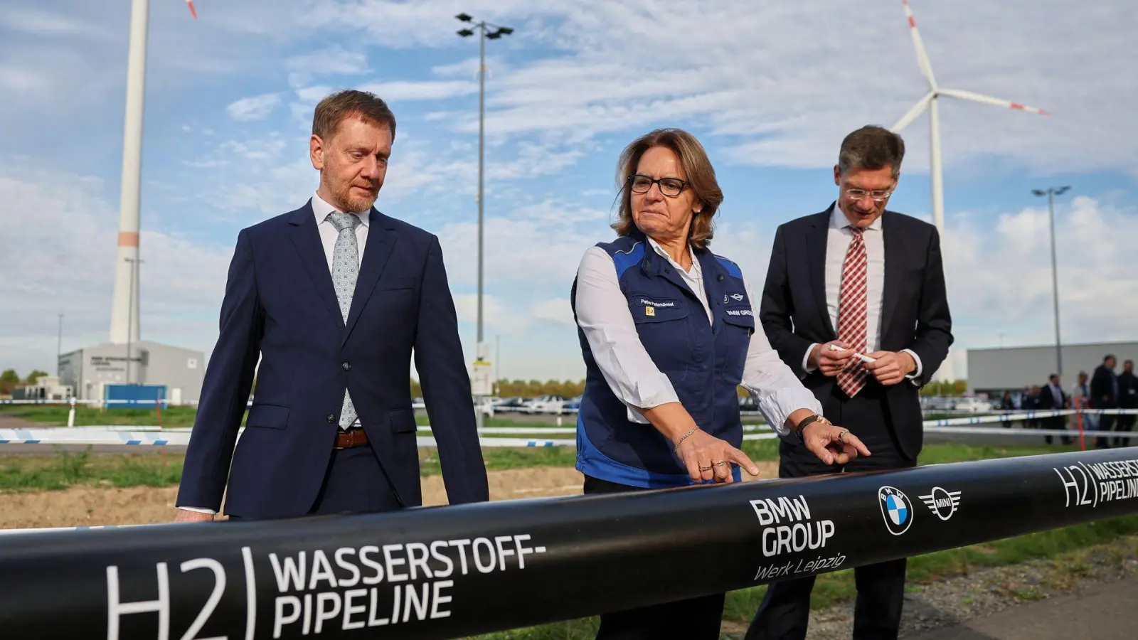 BMW schließt das Leipziger Werk an das Wasserstoff-Kernnetz an.   (Foto: Jan Woitas/dpa)