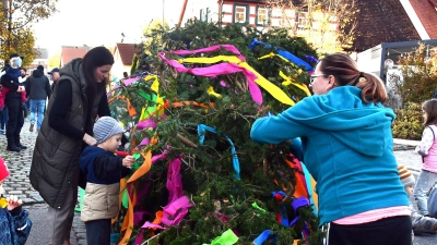 Der schmucke Kerwa-Baum wird wieder gemeinsam aufgestellt. (Foto: Gudrun Schwarz-Köhler)
