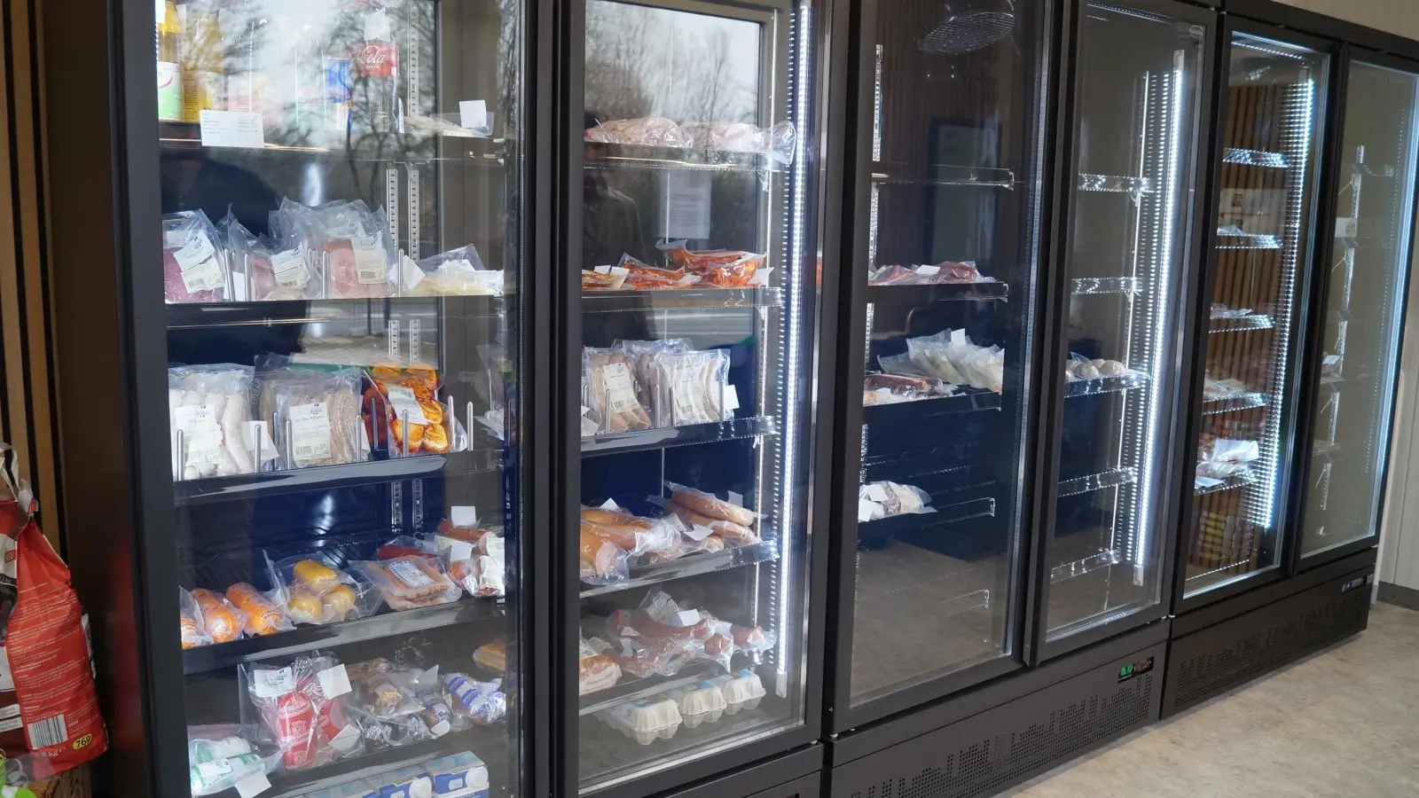 Selbstversorgungsautomaten und digitale Kleinsupermärkte wie hier etwa in Langenfeld gibt es schon einige im Landkreis. Gerne würde man das Angebot, auf Radler und Wanderer zugeschnitten, erweitern. (Foto: Nicole Gunkel)