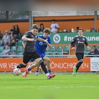 Dennis Stauber (links, hier in einem U19-Spiel) und Leon Stauber (rechts) gehören jetzt fest zum Regionalligakader.  (Foto: Martin Rügner)