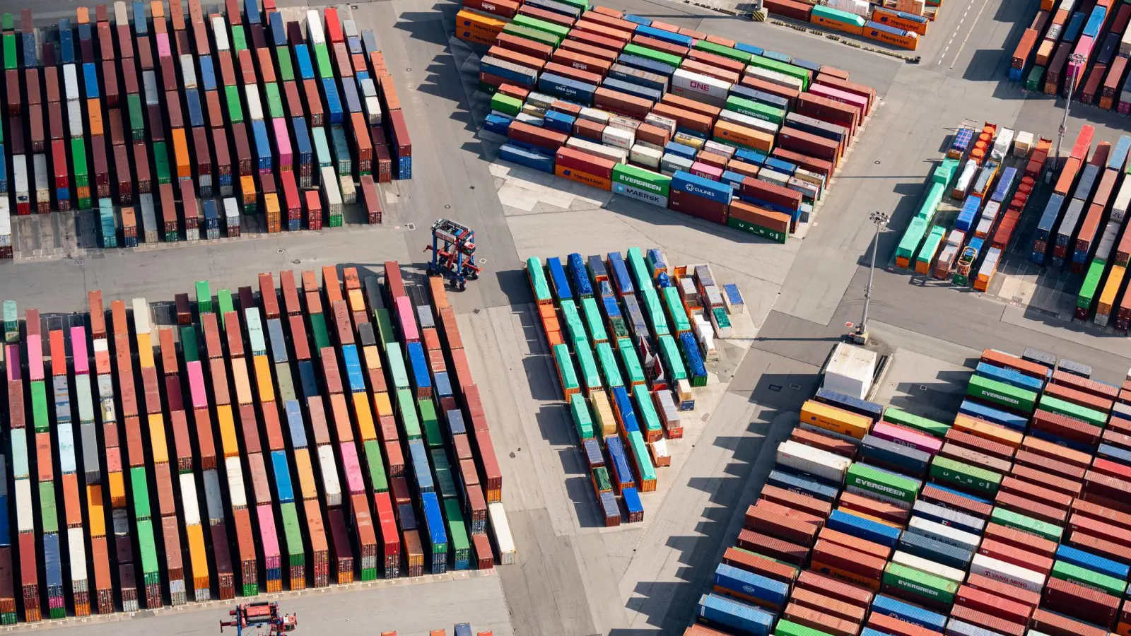 Die deutschen Exporteure stehen auf den Weltmärkten unter Druck. (Archivbild) (Foto: Daniel Reinhardt/dpa)