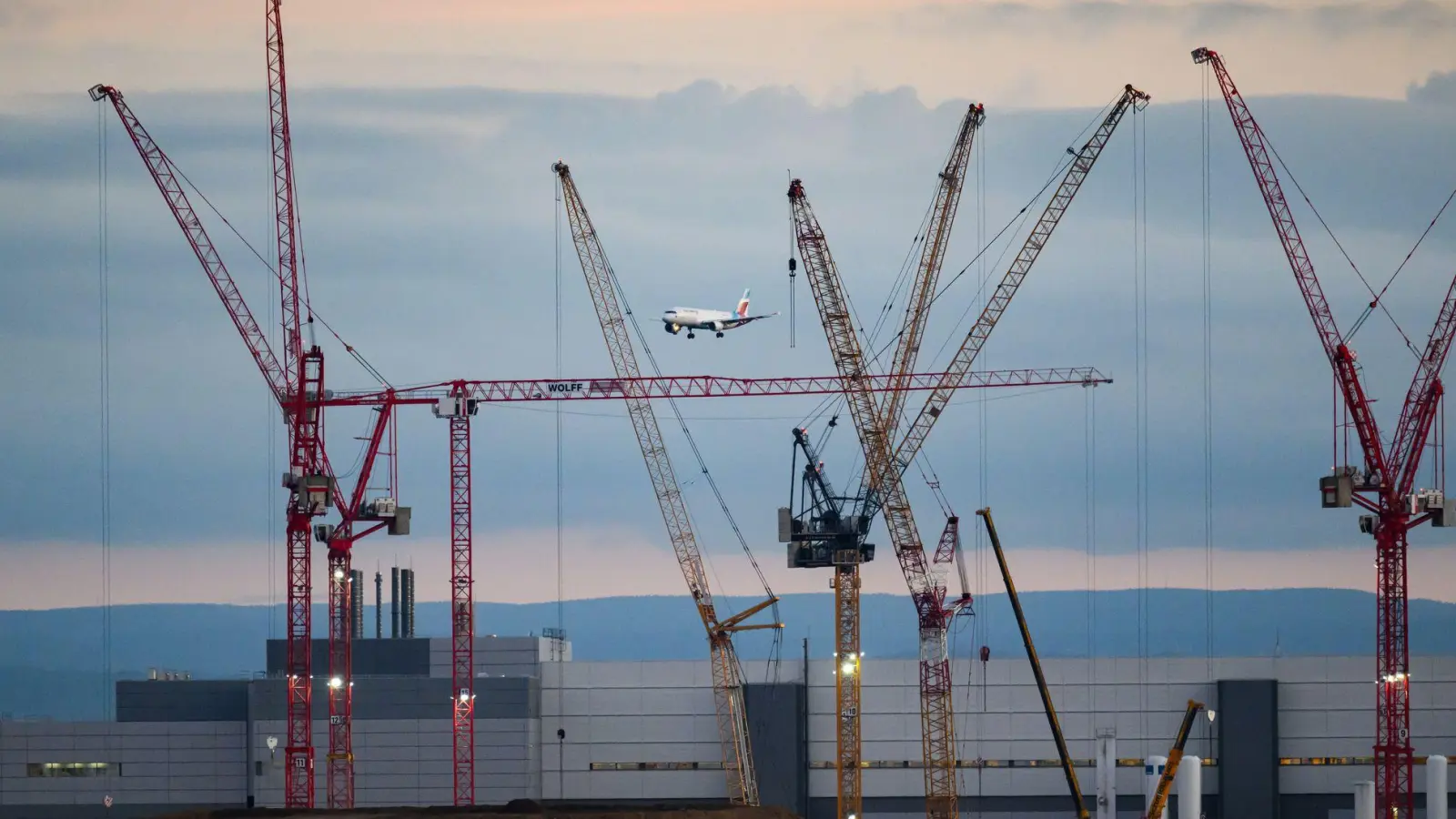 Der „Wettbewerbsreport Ostdeutschland“ des Dresdner Ifo-Instituts sieht die Gefahr, dass der Osten Deutschlands wirtschaftlich den Anschluss verliert. (Archivbild) (Foto: Robert Michael/dpa)