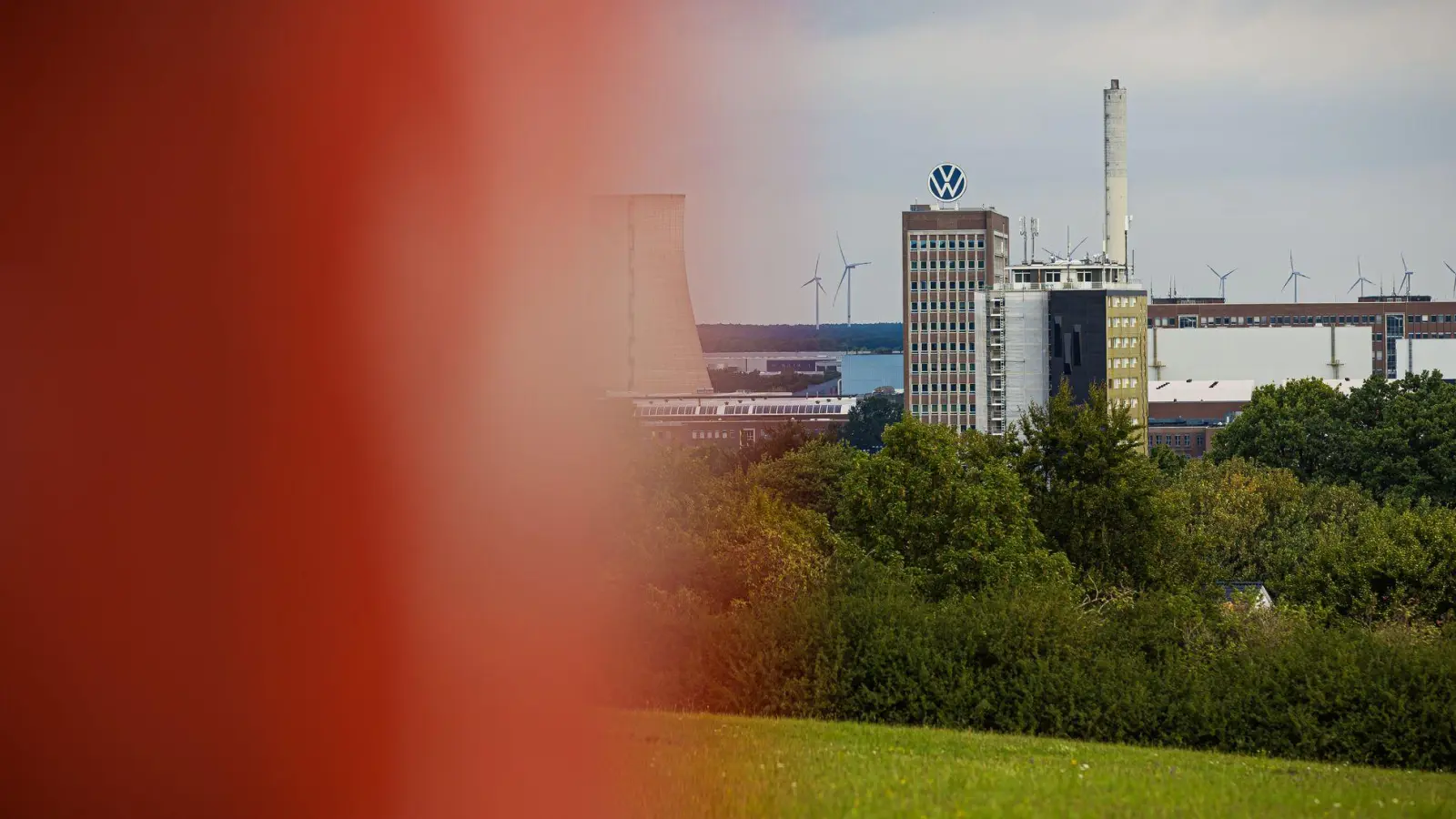 Noch sind nicht alle Fragen bei Volkswagen geklärt. (Foto: Moritz Frankenberg/dpa)
