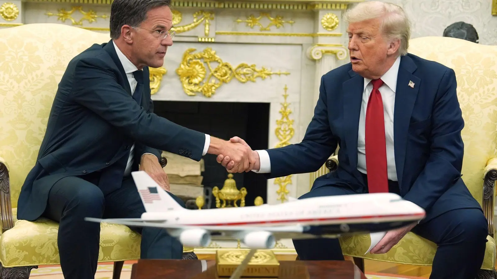 USA und Nato sprechen über Waffendeal. (Foto: Evan Vucci/AP/dpa)
