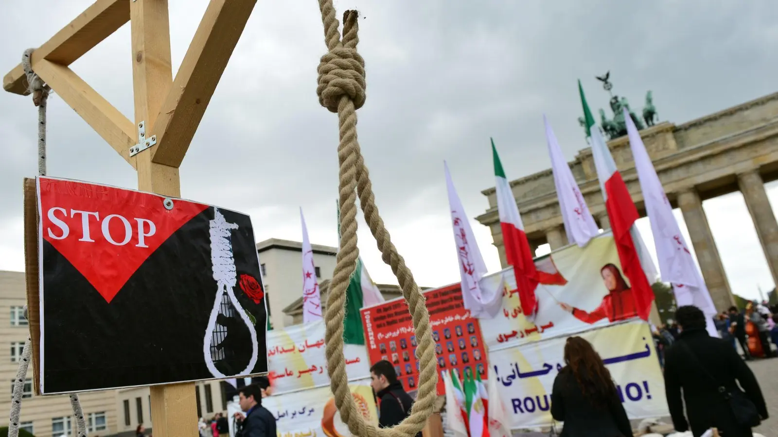 Protestaktion gegen die Anwendung der Todesstrafe im Iran in Berlin (Archivbild). (Foto: Maurizio Gambarini/dpa)