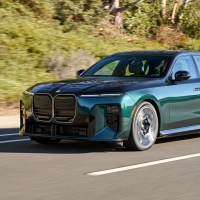 Der neue BMW i7 startet in drei Leistungsstufen. Der hier gezeigte 60 xDrive bringt laut BMW 544 PS auf die Straße. (Foto: Daniel Kraus/BMW AG/dpa-tmn)