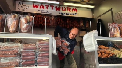 Zusammen mit der Marktschreier-Gilde kommt erstmals der „Wattwurm“ nach Bad Windsheim. (Foto: Janet Neiser)