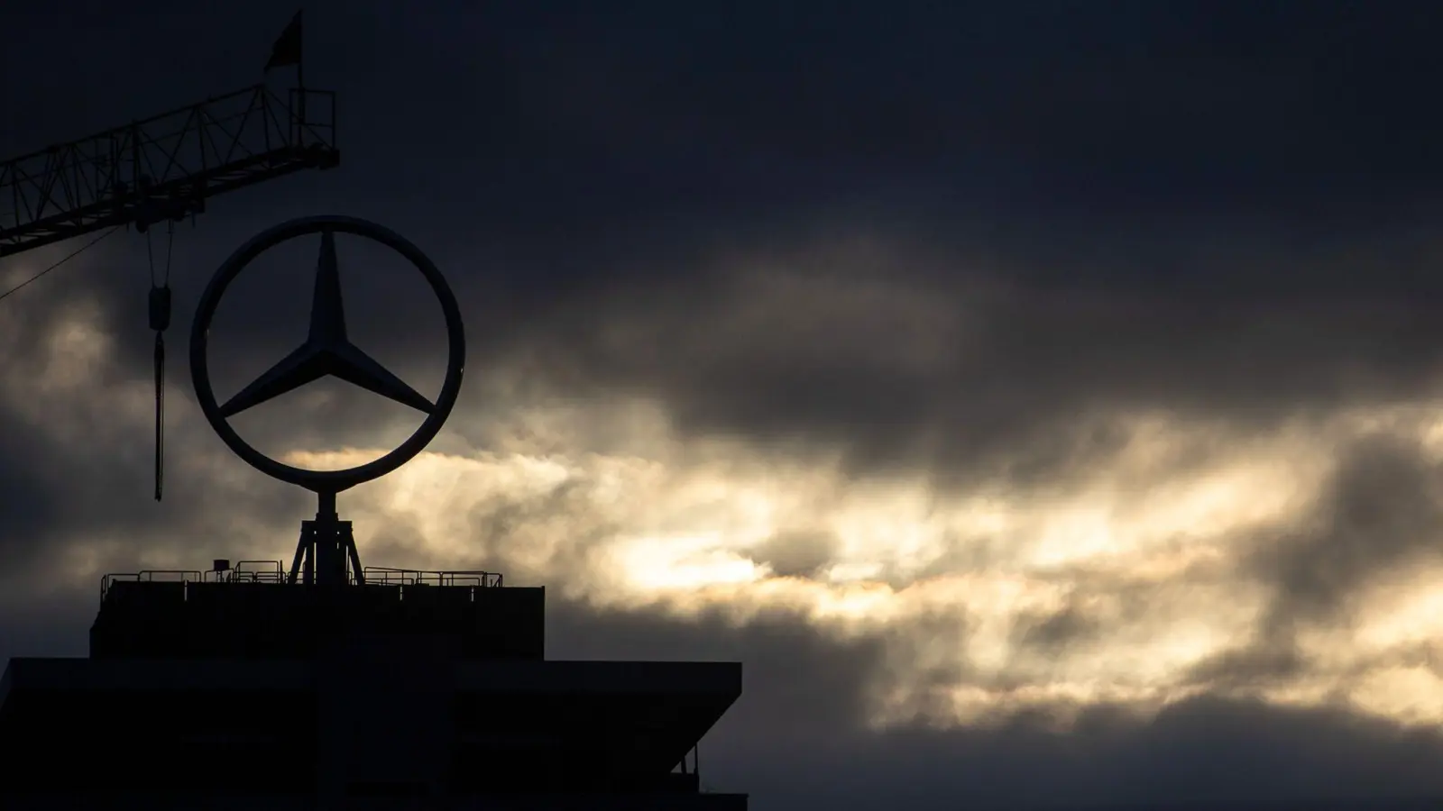 Kursverluste wegen des Dieselskandals: Prozessauftakt gegen Mercedes in Stuttgart. (Foto: Sebastian Gollnow/dpa)