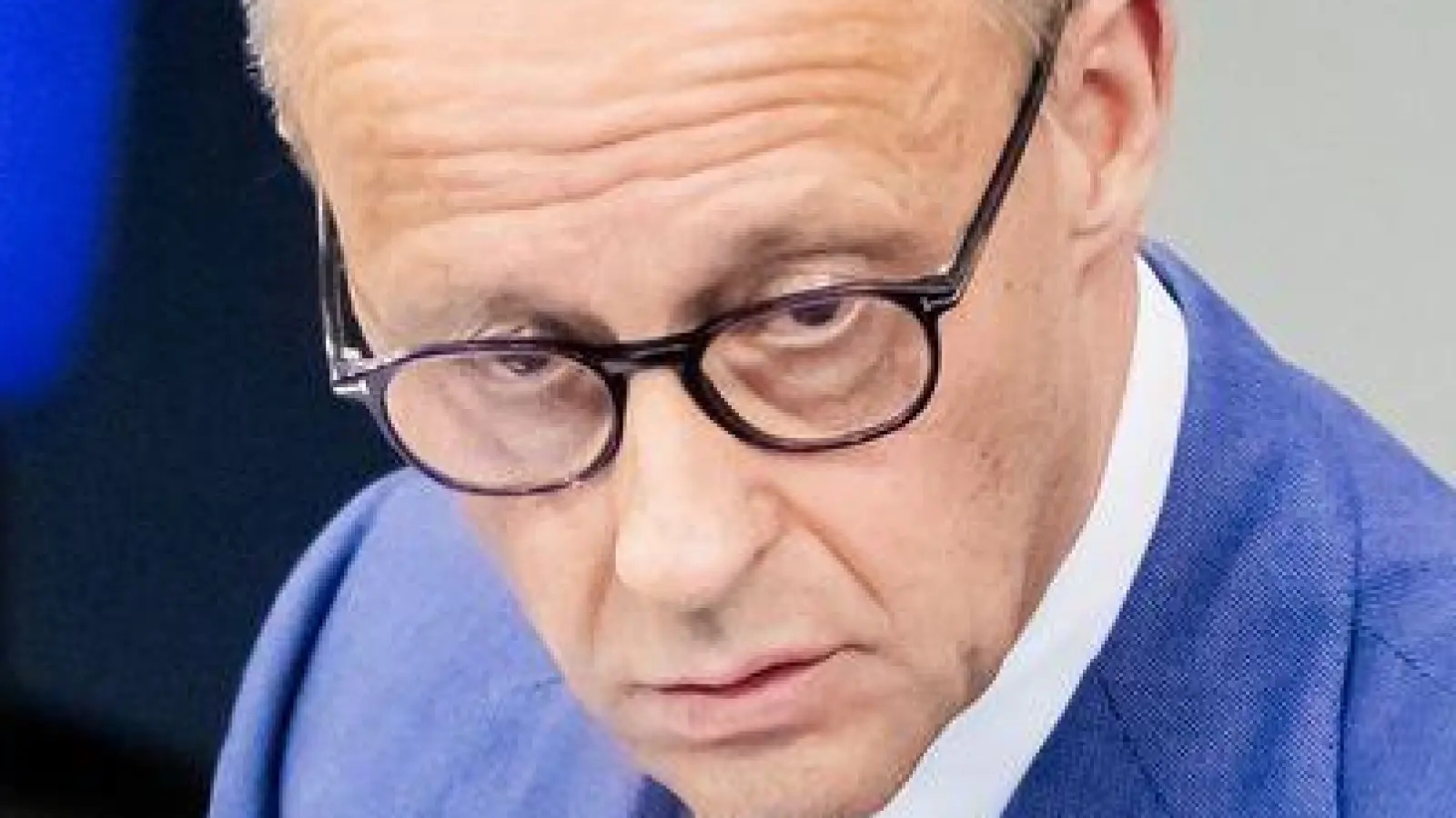 Der Kanzler weicht bei seinem Nein zum Iran-Krieg auch im Bundestag kein Stück zurück. (Foto: Christoph Soeder/dpa)