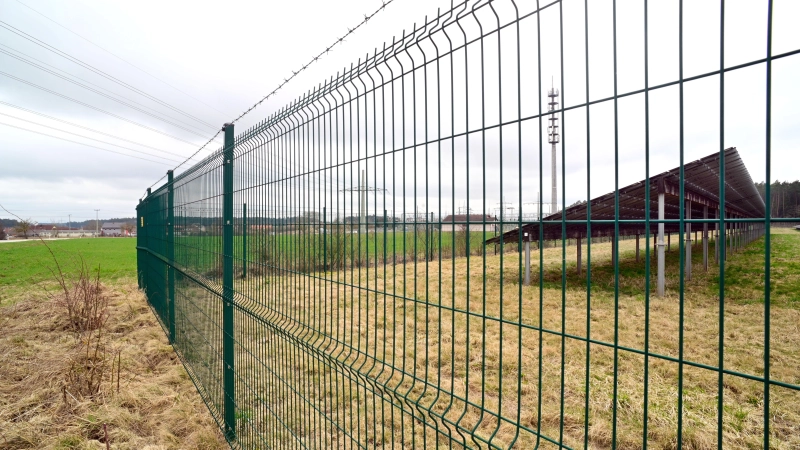 Dieser Solarpark in der Nähe von Winterschneidbach besteht bereits seit einigen Jahren. Jetzt soll ein weiterer hinzukommen. (Archivbild: Jim Albright)