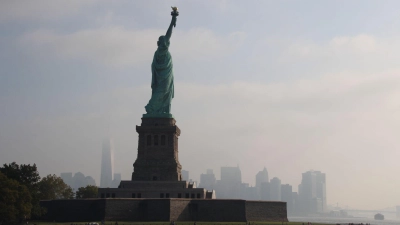 Die Freiheitsstatue war oft das Erste, was Flüchtlinge und Auswanderer von Amerika sahen - und deshalb erinnerten sie sich ihr ganzes weiteres Leben daran (Archivbild). (Foto: Christina Horsten/dpa/dpa-tmn)