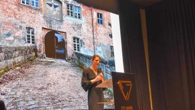 Dr. Sandmeier referierte über die Geschichte Neuhofs (Foto: Ute Niephaus)