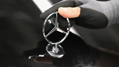 Mercedes hat im letzten Quartal 568.400 Pkw und Vans verkauft. (Foto: Bernd Weißbrod/dpa)