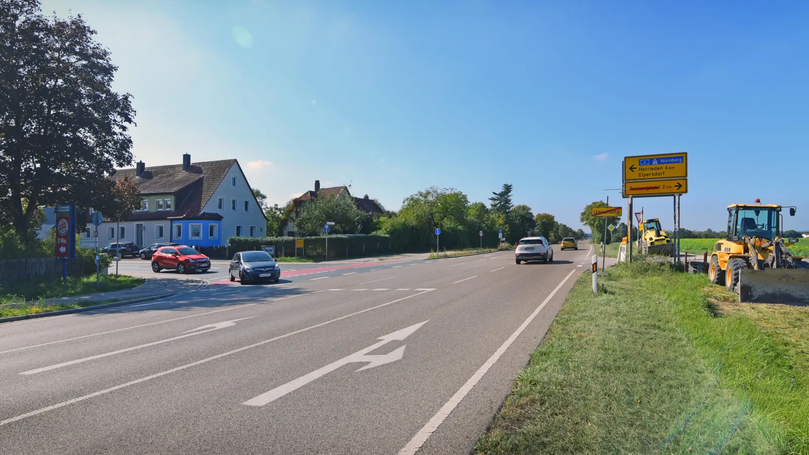 Die Kreuzung in Elpersdorf, wo die Herrieder Straße in die Staatsstraße 1066 einmündet, ist äußerst unfallträchtig. Seit Jahren gibt es Pläne, sie durch einen Kreisverkehr zu entschärfen. (Foto: Irmeli Pohl)