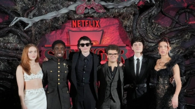 Stars der Serie „Stranger Things“: Sadie Sink, Caleb McLaughlin, Finn Wolfhard, Gaten Matarazzo, Noah Schnapp und Millie Bobby Brown im November in Los Angeles (von links nach rechts). (Archivbild) (Foto: Jordan Strauss/Invision/AP/dpa)