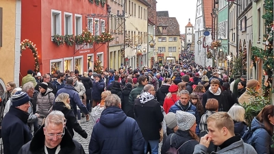 Als Hauptverbindung zwischen dem Großparkplatz P1 und dem Reiterlesmarkt war die Schmiedgasse oft ziemlich stark frequentiert. Das Foto entstand am Samstagnachmittag. (Foto: Jürgen Binder)