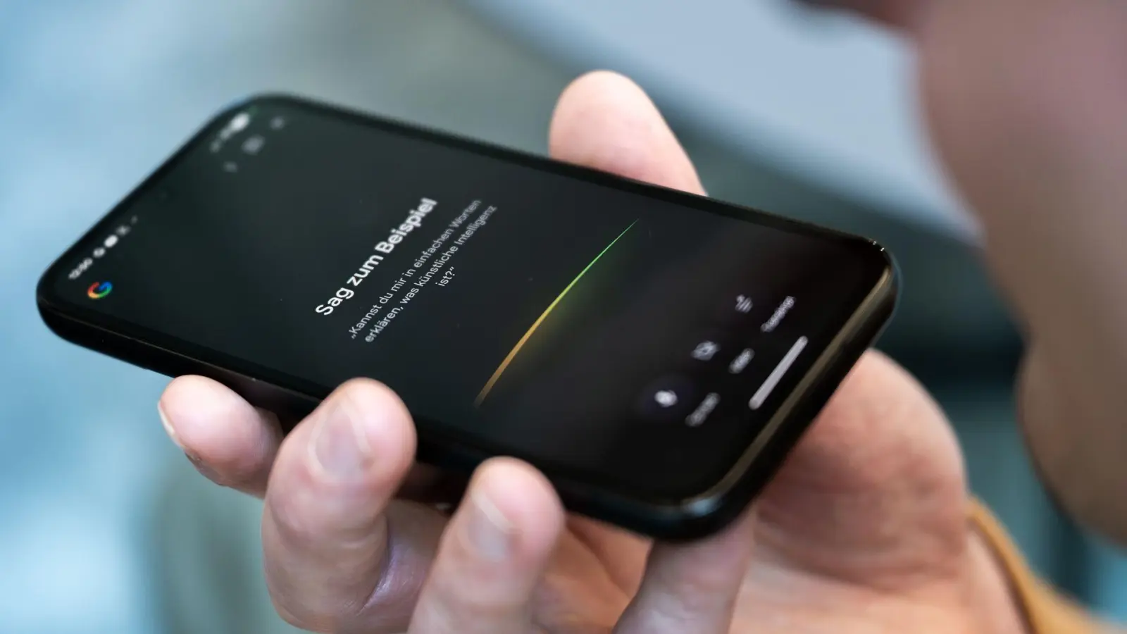 KI im Dialog: Search Live ermöglicht ein interaktives Gespräch, bei dem die KI Fragen versteht und direkt darauf eingeht, auch bei Missverständnissen. (Foto: Nico Tapia/dpa-tmn)