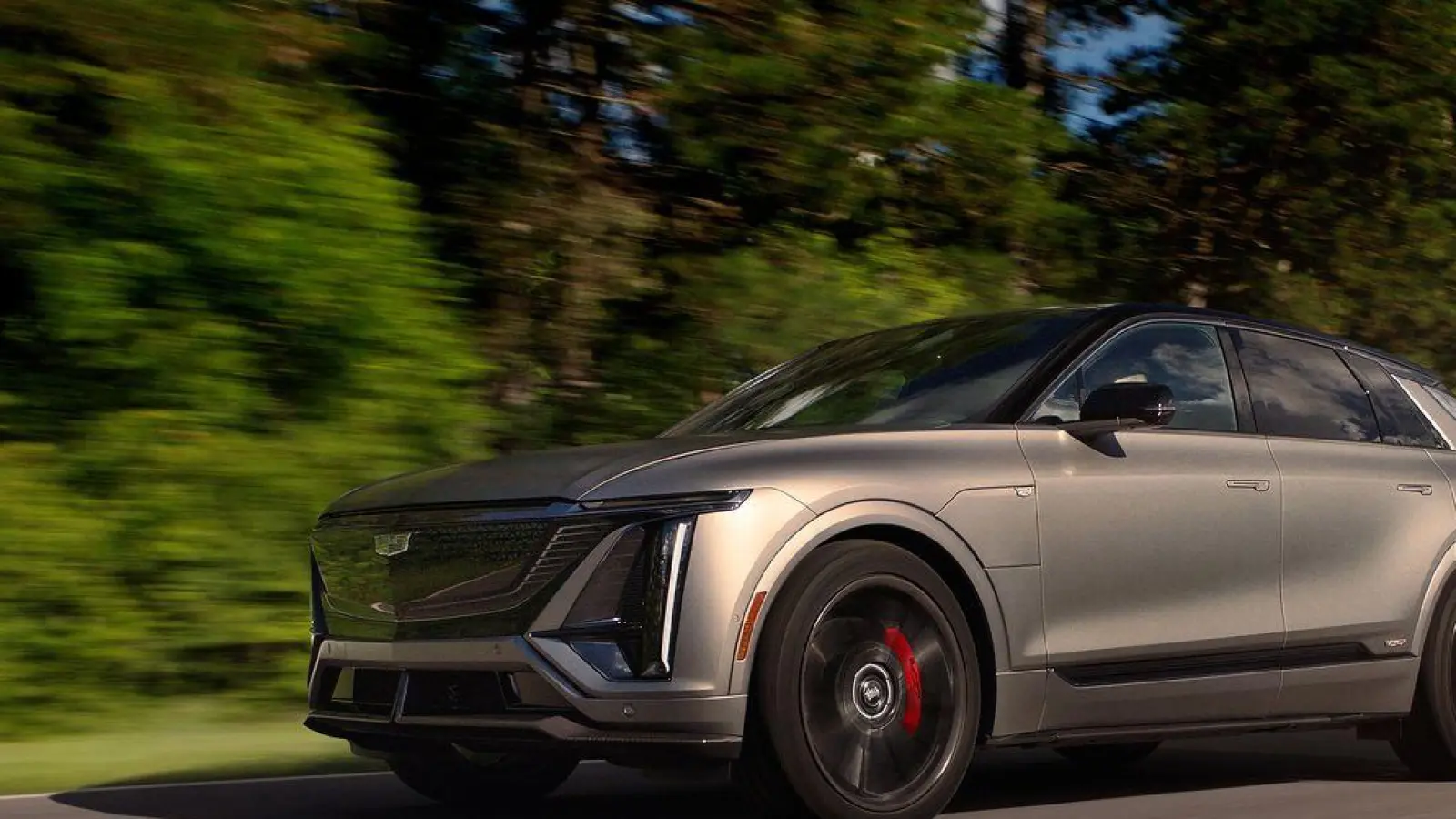 Neuzuwachs in der Elektroliga: Der Cadillac Lyriq V rollt ab November in Europa an.  (Foto: Cadillac/dpa-tmn)