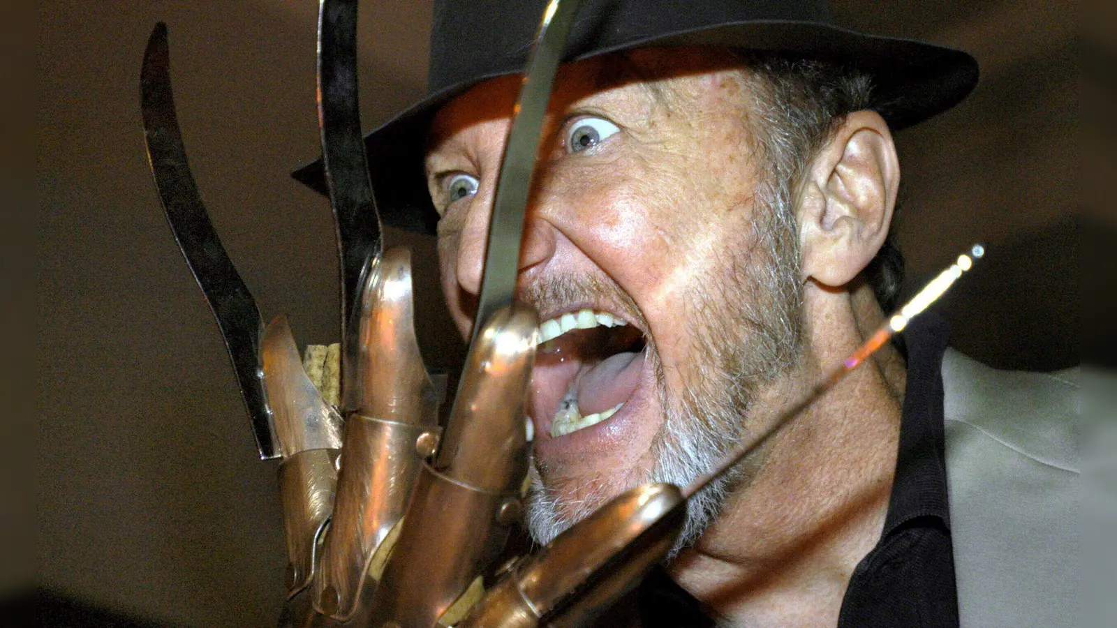 Horror-Darsteller Robert Englund erhält einen „Walk of Fame“-Stern - hier zu sehen im Jahr 2006. (Archivbild)  (Foto: picture alliance / dpa)