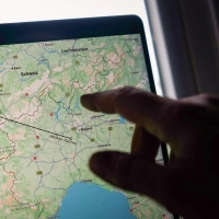 Schöne Strecke: In Google Maps lassen sich am Rechner nicht nur Luftliniendistanzen, sondern auch Flächen messen. (Foto: Zacharie Scheurer/dpa-tmn)