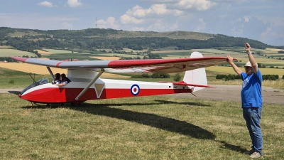 Der britische Zweisitz-Segler des Typs Slingsby T 21 startbereit zum Windenschlepp: Wer Lust hatte, konnte mitfliegen. (Foto: Luftsportverein/Christian Pomp)