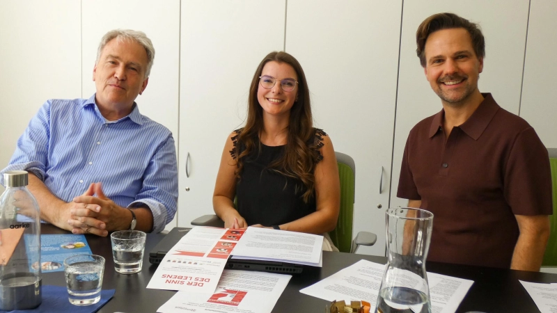 Dr. Jörg Christöphler, Anna Kaindl und Dr. Florian Diener (von links) informierten beim Pressegespräch im Campus über bevorstehende Veranstaltungen. (Foto: Karl-Heinz Gisbertz)