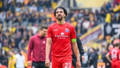 Das Team um Markus Schwabl bleibt in der Regionalliga.  (Foto: Robert Michael/dpa)