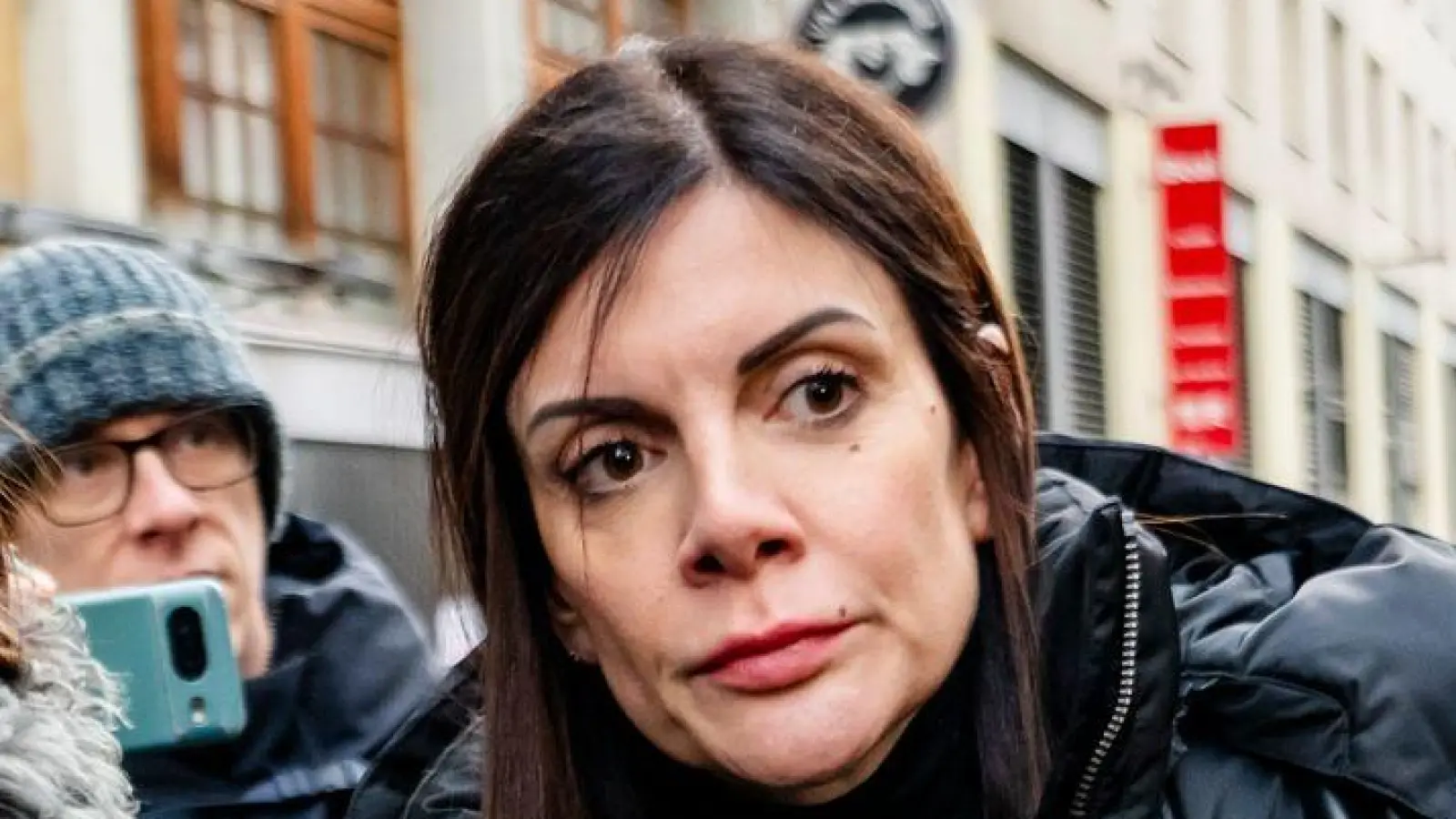 Die Ehefrau des Barbesitzers sagt erneut bei der Staatsanwaltschaft aus.  (Foto: Jean-Christophe Bott/KEYSTONE/dpa)