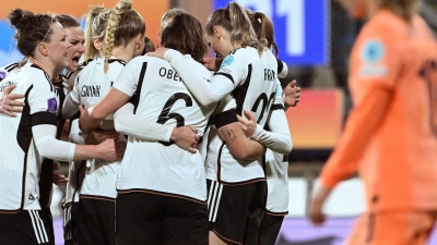 Die deutschen Frauen sind nach ihrem Sieg gegen die Niederlande bei Olympia dabei. (Foto: Federico Gambarini/dpa)