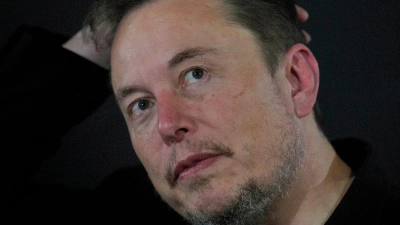 Tesla-Chef Elon Musk führt in Peking Gespräche. China ist der zweitwichtigste Absatzmarkt für den Elektroautohersteller. (Foto: Kirsty Wigglesworth/AP Pool/dpa)