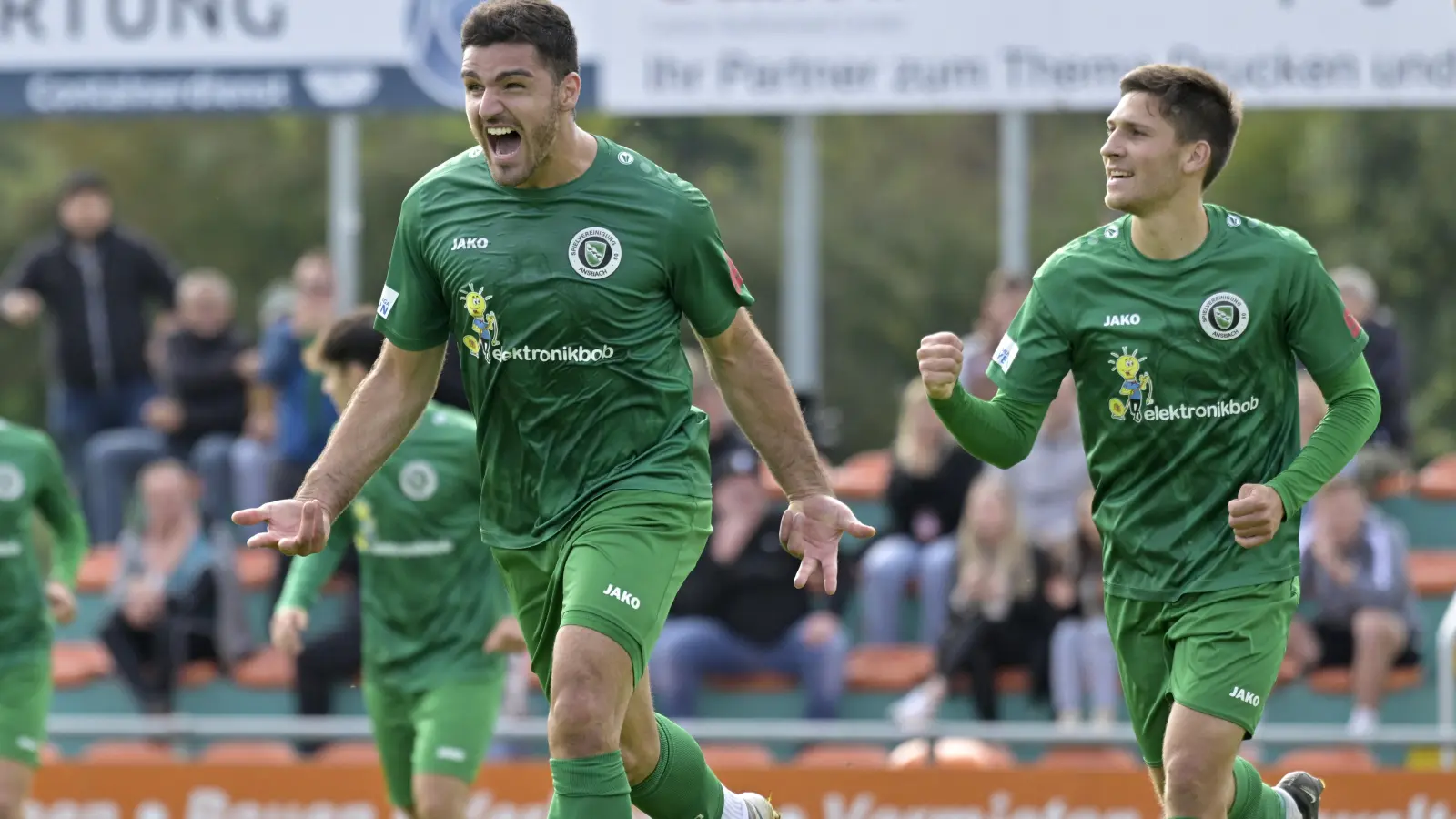 Jubelt künftig für einen Oberligisten: Michael Kleinschrodt (links). (Foto: Martin Rügner)