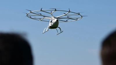 Die Flugtaxis von Volocopter sollen bei den Olympischen Spielgen zum Einsatz kommen. (Foto: Bernd Weißbrod/dpa)