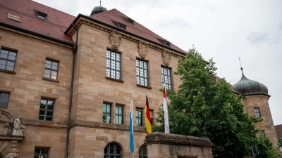 Der Prozess gegen Demonstranten, die auf den Hof des bayerischen Bauernpräsidenten eingedrungen sein sollen, ist in Nürnberg gestartet.  (Foto: Daniel Vogl/dpa)