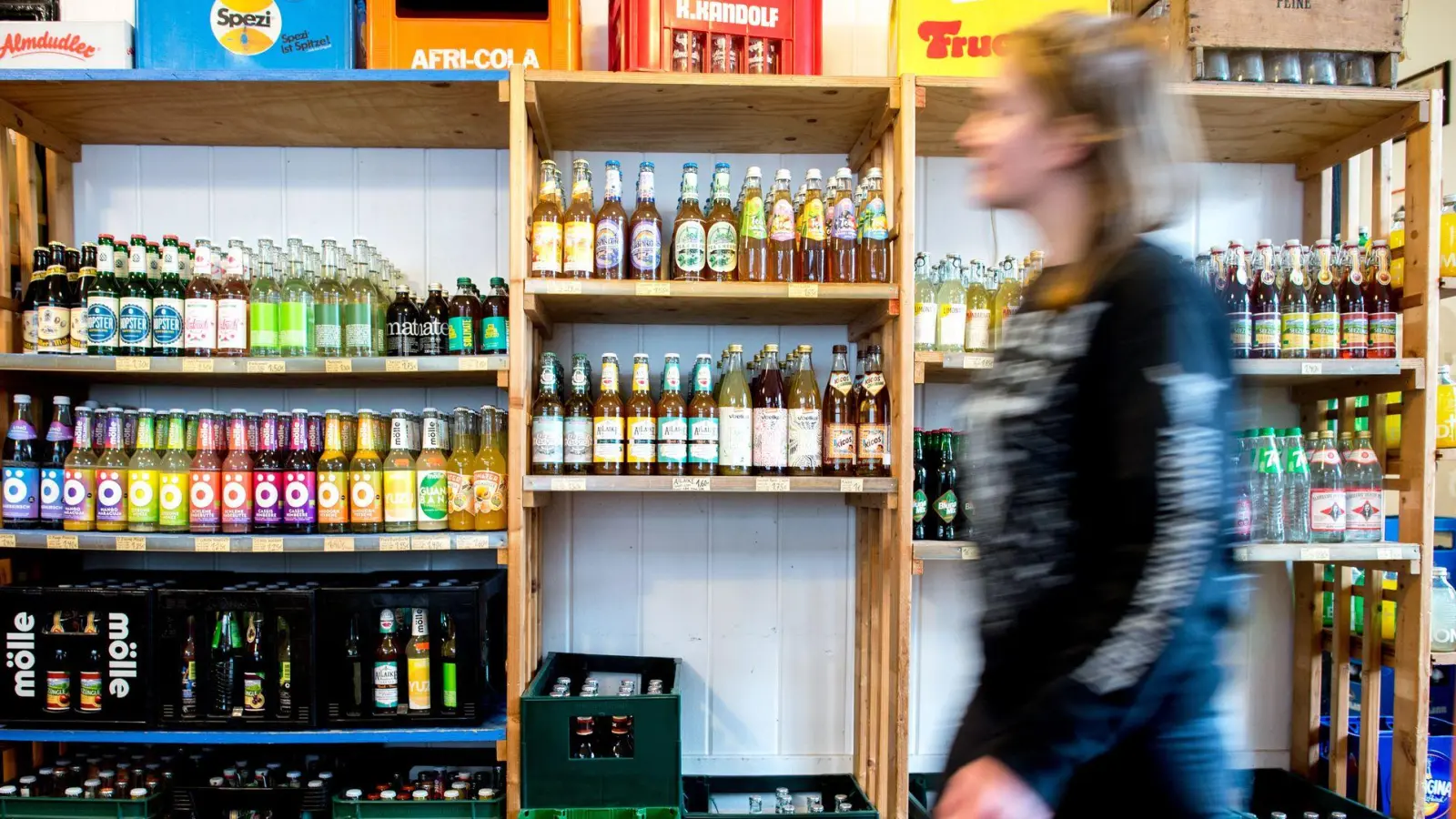 Limonade sollte nicht als Durstlöscher getrunken werden, sondern ist eine Süßigkeit - im wahrsten Wortsinn. (Foto: Hauke-Christian Dittrich/dpa)