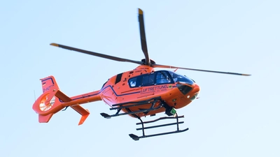 Mit lebensgefährlichen Verletzungen kam der Mann in die Klinik, wo er nachts starb. (Symbolbild) (Foto: Julian Stratenschulte/dpa)