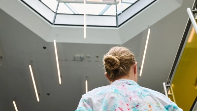 Unsicherheit begegnen: Der Gedanke an einen Jobwechsel kann Angst machen, doch das bewusste Konfrontieren von Ängsten bringt oft mehr Klarheit. (Foto: Annette Riedl/dpa/dpa-tmn)