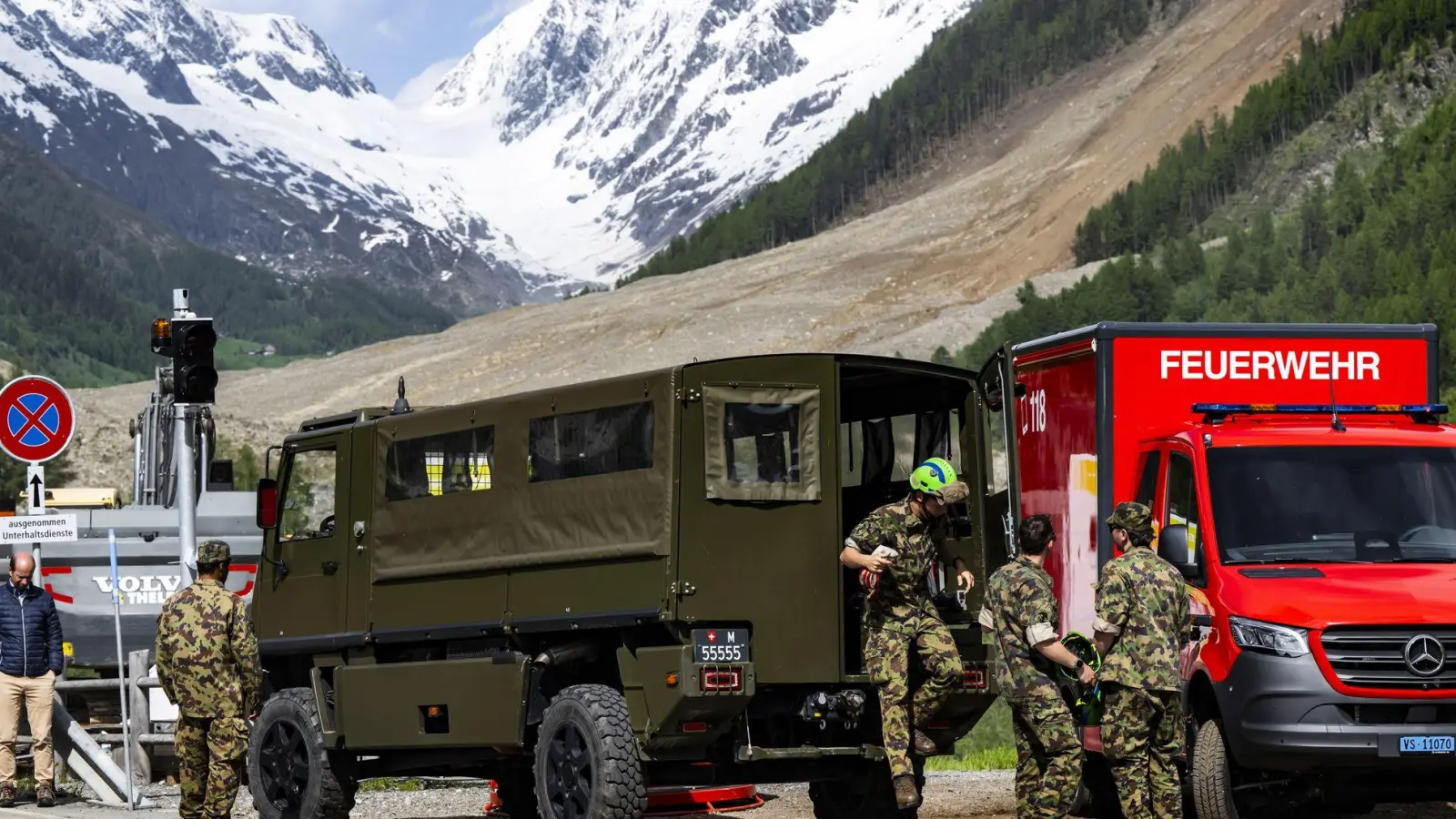 Ein Felssturz hat das Dorf Blatten großenteils weggerissen. (Archivbild)  (Foto: Jean-Christophe Bott/KEYSTONE/dpa)